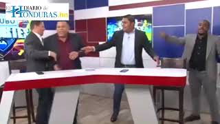 Presentadores de televisión en Honduras se van a los golpes en VIVO [upl. by Anitnelav994]