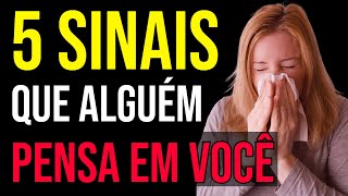 5 SINAIS SIMPLES QUE INDICAM QUE ALGUÉM PENSA EM VOCÊ [upl. by Nylyrehc]