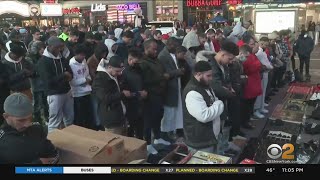 Hundreds break first day of fasting for Ramadan in Times Square [upl. by Thevenot955]