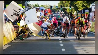 Tour de Pologne un cycliste entre la vie et la mort après une terrible chute sur la ligne d’arrivée [upl. by Lambrecht]