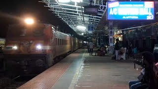 16603 Mangalore Thiruvananthapuram Maveli express arriving Alappuzha [upl. by Tekla]