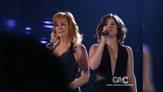 Kelly Clarkson Reba McEntire  Because of You  ACM Awards 2007 [upl. by Cleopatre]