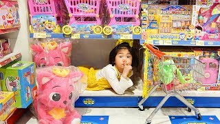 보람이랑 아빠의 마트 숨바꼭질 놀이 Boram and Papa Hide and Seek in Toy Store [upl. by Westhead]