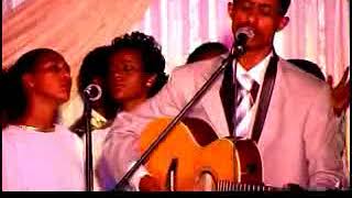 Yohannes Girma  Andande Edekmina አንዳንዴ እደክምና  Live 2007 [upl. by Elsi140]